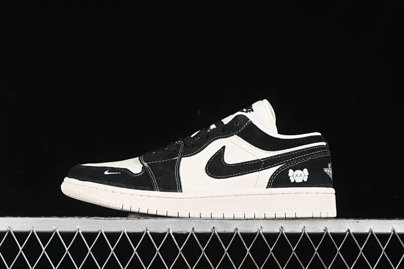 All categories Air Jordan Jordan series basketball shoes Air Jordan 1 Low High-end customized low-top sneakers Air Jordan 1 Low AJ1 Joe 1 Violent Bear joint-black and white midsole High-end customized low-top retro basketball shoes SJ9950-038